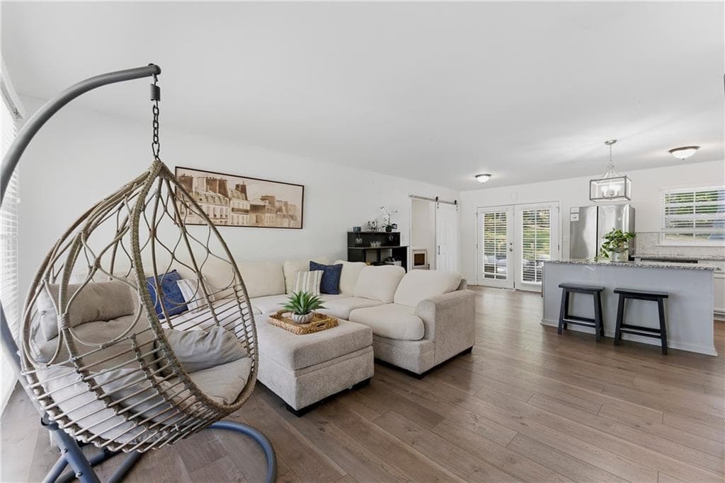 4 bedroom, 2 bathroom, 1,650 sq ft single family residence for sale at 2725 Shoreland Drive, Atlanta, GA 30331 — photo 4