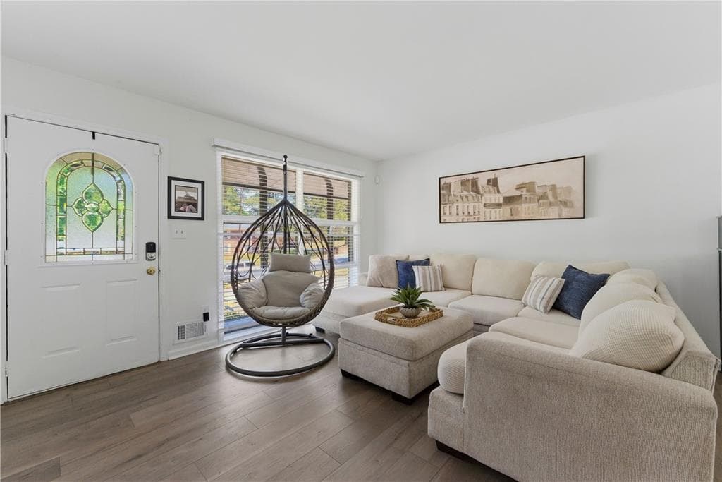 4 bedroom, 2 bathroom, 1,650 sq ft single family residence for sale at 2725 Shoreland Drive, Atlanta, GA 30331 — photo 5