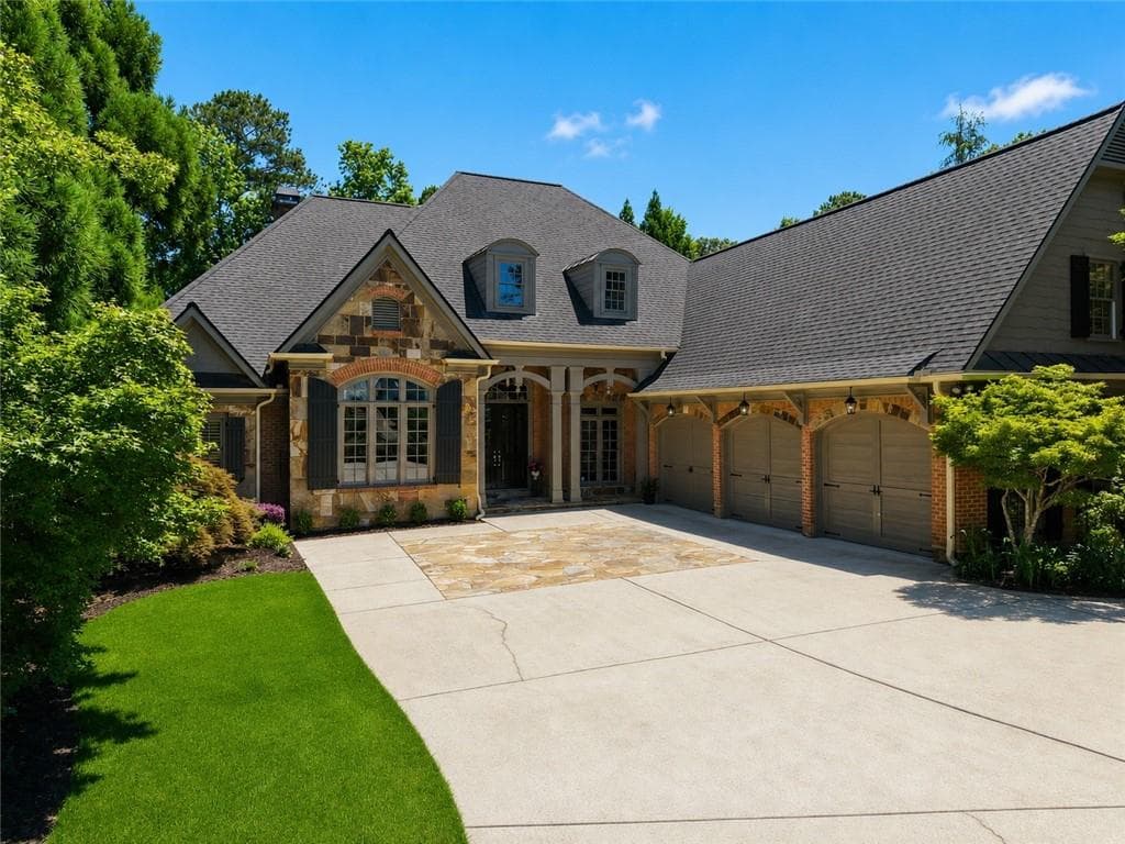 4 bedroom, 7 bathroom, 5,977 sq ft single family residence under contract at 6945 Wakehurst Place, Cumming, GA 30040 — photo 2