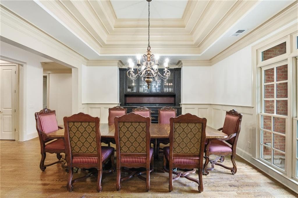 4 bedroom, 7 bathroom, 5,977 sq ft single family residence under contract at 6945 Wakehurst Place, Cumming, GA 30040 — photo 9