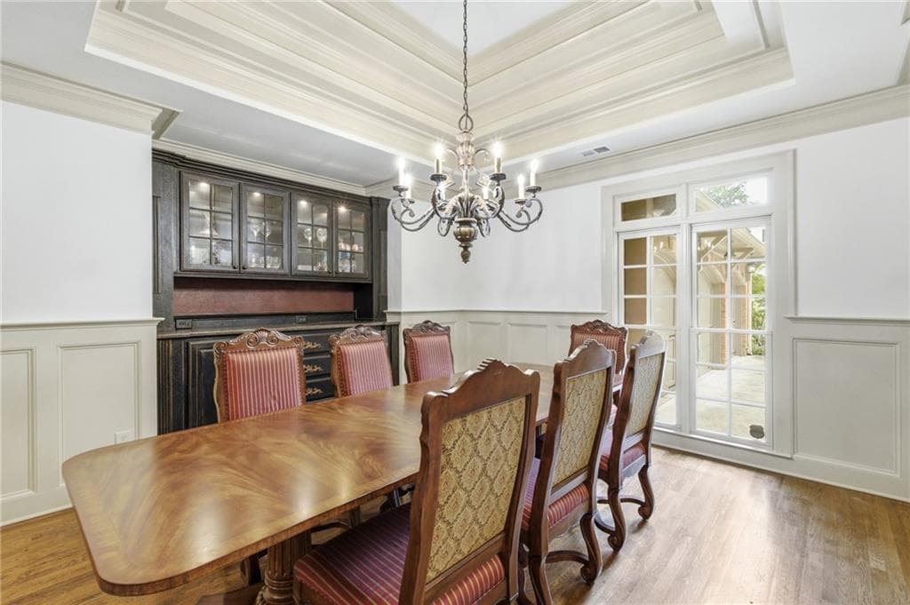 4 bedroom, 7 bathroom, 5,977 sq ft single family residence under contract at 6945 Wakehurst Place, Cumming, GA 30040 — photo 10