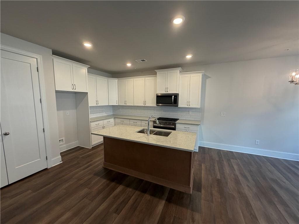 3 bedroom, 3 bathroom, 2,035 sq ft single family residence for sale at 1648 Crestcreek Court, Marietta, GA 30008 — photo 5