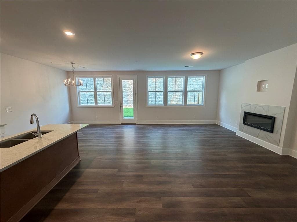 3 bedroom, 3 bathroom, 2,035 sq ft single family residence for sale at 1648 Crestcreek Court, Marietta, GA 30008 — photo 6