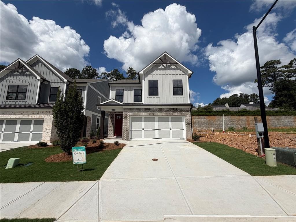 3 bedroom, 3 bathroom, 2,025 sq ft single family residence for sale at 1644 Crestcreek Court, Marietta, GA 30008 — photo 2
