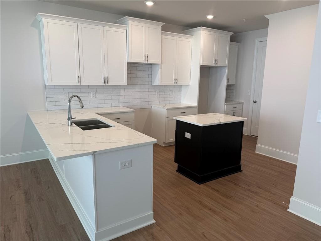 3 bedroom, 3 bathroom, 2,025 sq ft single family residence for sale at 1644 Crestcreek Court, Marietta, GA 30008 — photo 3