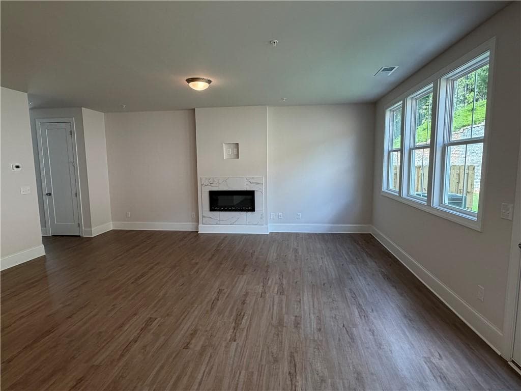 3 bedroom, 3 bathroom, 2,025 sq ft single family residence for sale at 1644 Crestcreek Court, Marietta, GA 30008 — photo 6