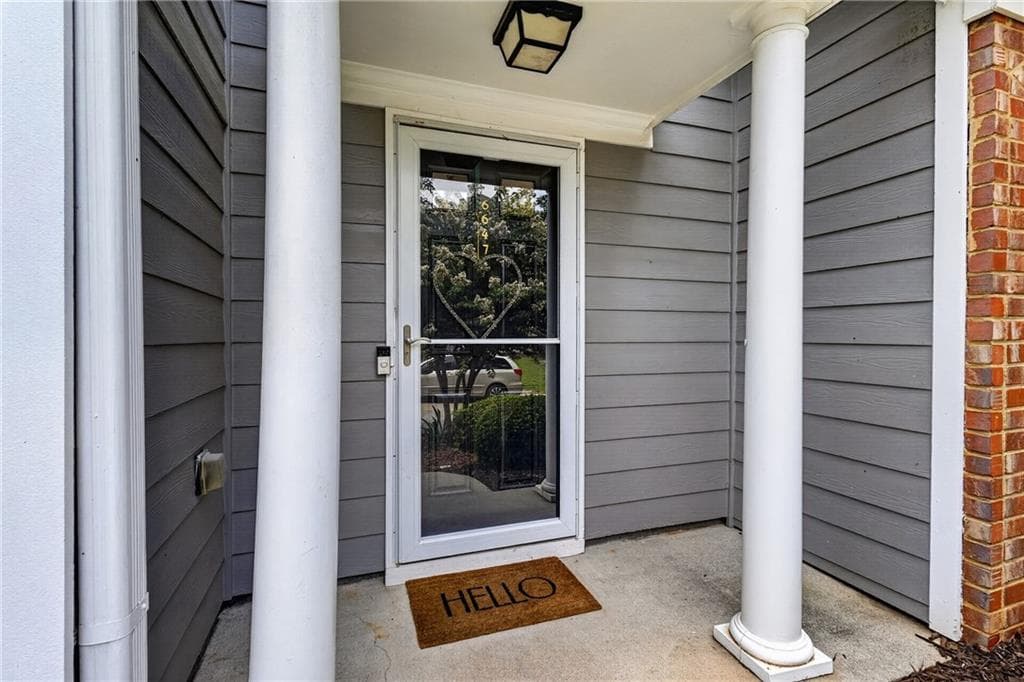 3 bedroom, 3 bathroom, 1,496 sq ft townhouse for sale at 6647 Splashwater Drive, Flowery Branch, GA 30542 — photo 3