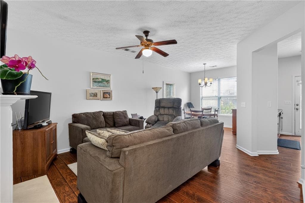 3 bedroom, 3 bathroom, 1,496 sq ft townhouse for sale at 6647 Splashwater Drive, Flowery Branch, GA 30542 — photo 5