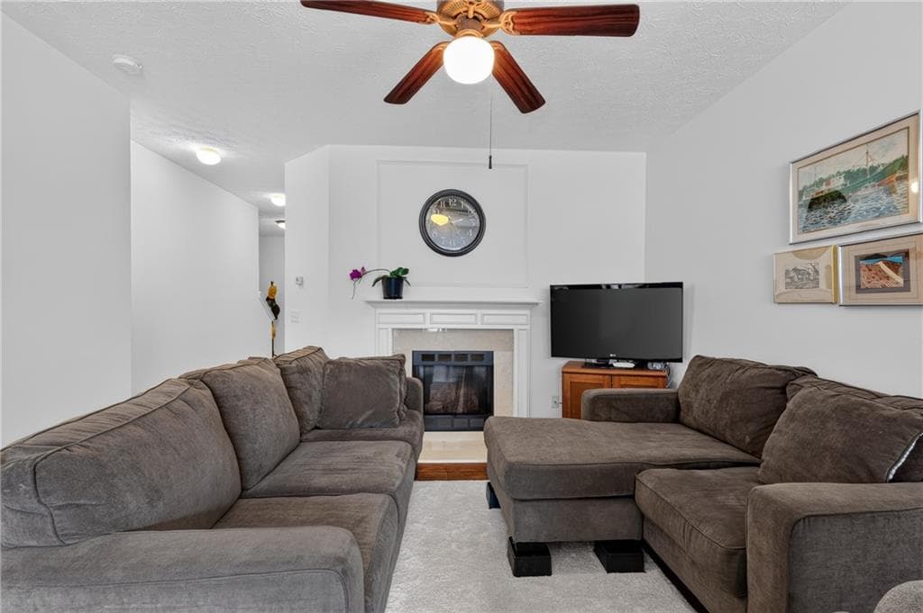 3 bedroom, 3 bathroom, 1,496 sq ft townhouse for sale at 6647 Splashwater Drive, Flowery Branch, GA 30542 — photo 7
