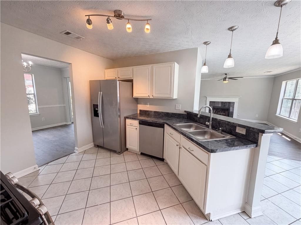 4 bedroom, 3 bathroom, 2,000 sq ft single family residence under contract at 4521 Carriage Park Drive, Lithonia, GA 30038 — photo 4