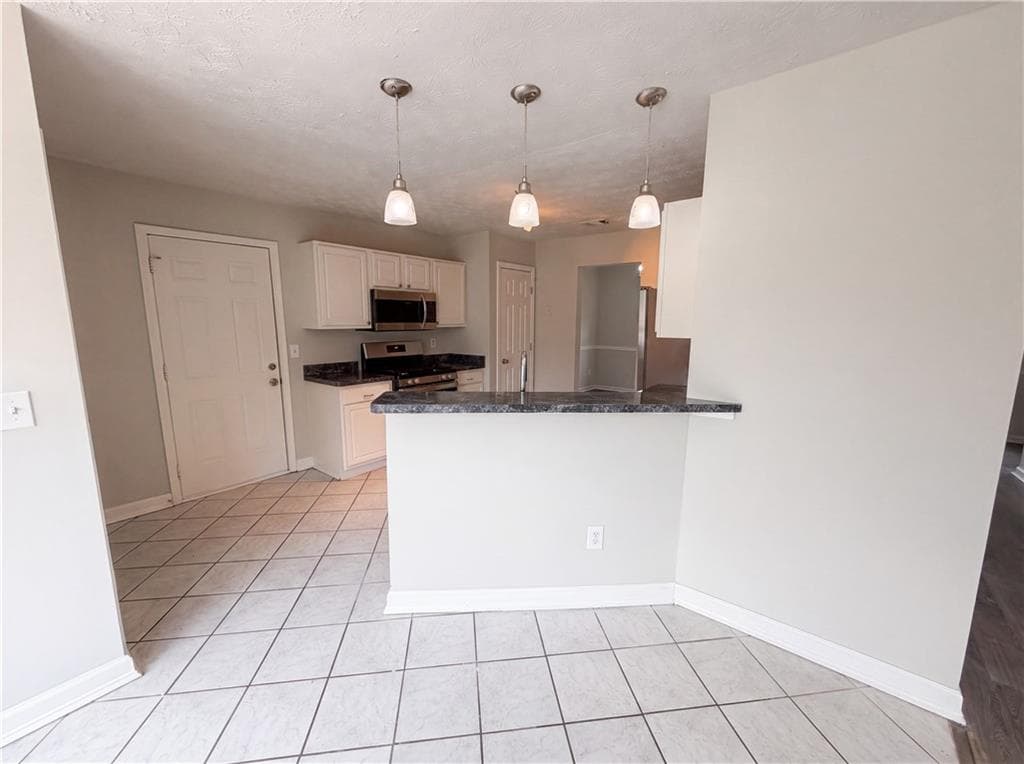 4 bedroom, 3 bathroom, 2,000 sq ft single family residence under contract at 4521 Carriage Park Drive, Lithonia, GA 30038 — photo 5
