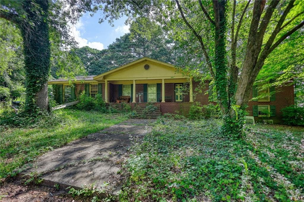 3 bedroom, 2 bathroom, 3,766 sq ft single family residence under contract at 1332 Turner Road, Lilburn, GA 30047 — photo 2