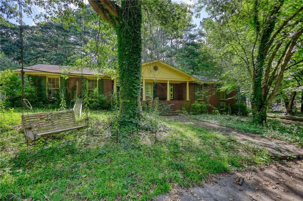 3 bedroom, 2 bathroom, 3,766 sq ft single family residence under contract at 1332 Turner Road, Lilburn, GA 30047 — photo 5