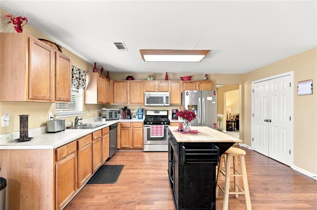 5 bedroom, 3 bathroom, 3,574 sq ft single family residence for sale at 590 Buckingham Terrace, Fairburn, GA 30213 — photo 7