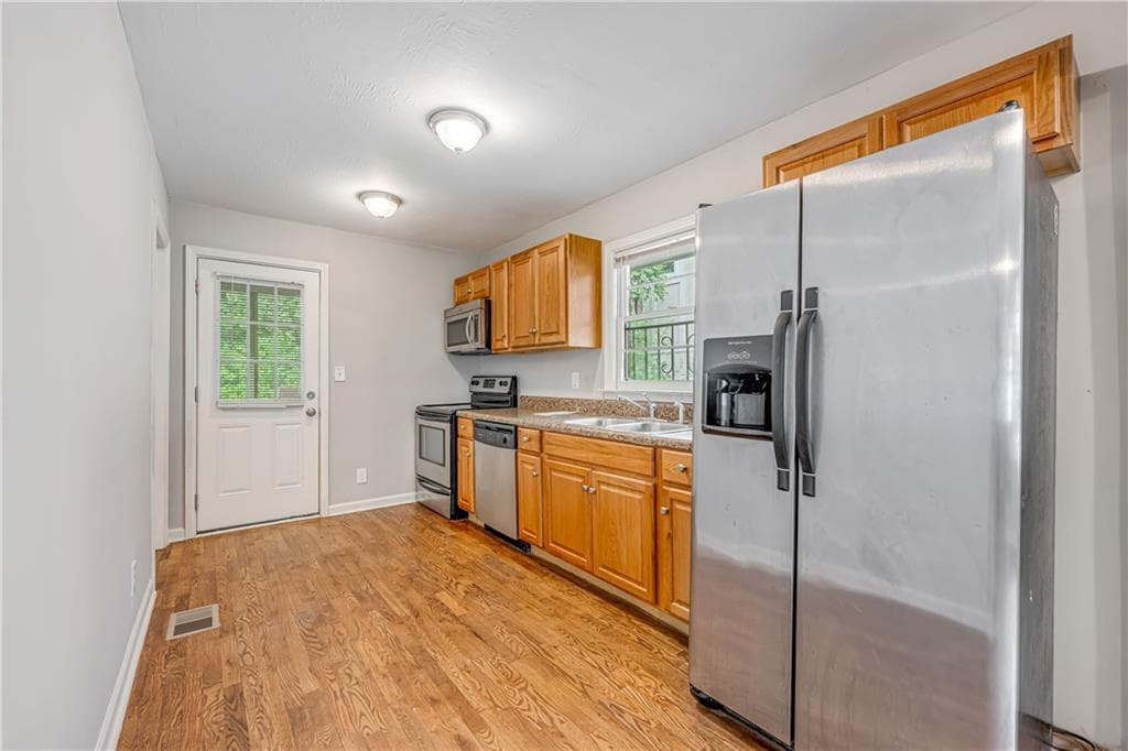 3 bedroom, 1 bathroom, 1,228 sq ft single family residence for rent at 847 Gertrude Place, Atlanta, GA 30318 for $1,900 a month — photo 4