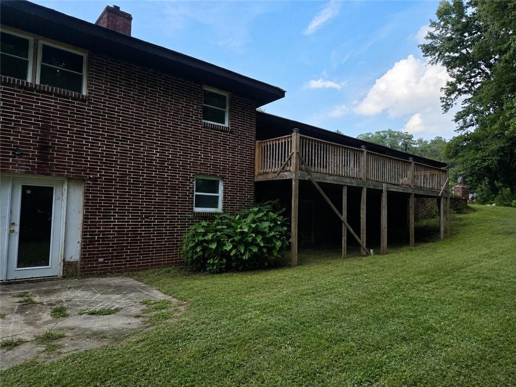 5 bedroom, 3 bathroom, 1,899 sq ft single family residence under contract at 3042 Peek Road, Atlanta, GA 30318 — photo 2