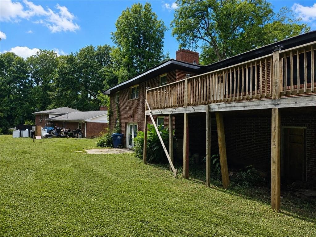 5 bedroom, 3 bathroom, 1,899 sq ft single family residence under contract at 3042 Peek Road, Atlanta, GA 30318 — photo 3