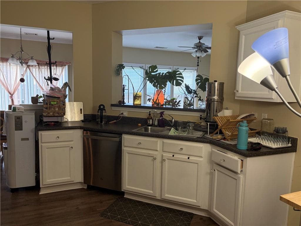 3 bedroom, 3 bathroom, 1,974 sq ft townhouse for sale at 1631 Gardner Park Court, Lawrenceville, GA 30043 — photo 2