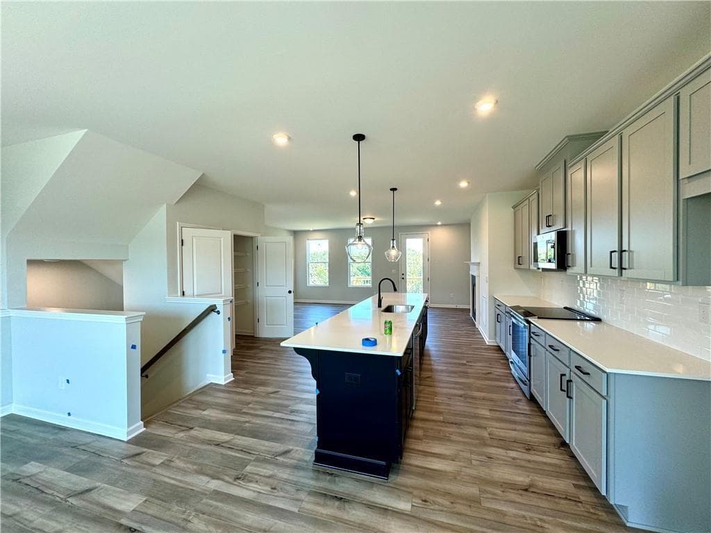 3 bedroom, 4 bathroom, 2,425 sq ft single family residence for rent at 1409 Creekside Circle, Atlanta, GA 30318 for $2,950 a month — photo 2