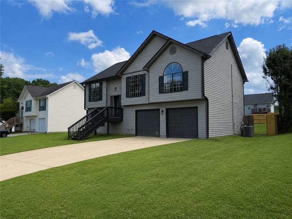 5 bedroom, 3 bathroom, 2,336 sq ft single family residence under contract at 4031 Imperial Lane, Mcdonough, GA 30253 — photo 2