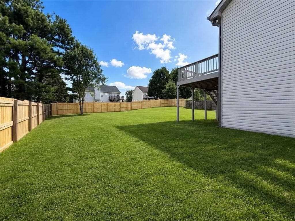 5 bedroom, 3 bathroom, 2,336 sq ft single family residence under contract at 4031 Imperial Lane, Mcdonough, GA 30253 — photo 4