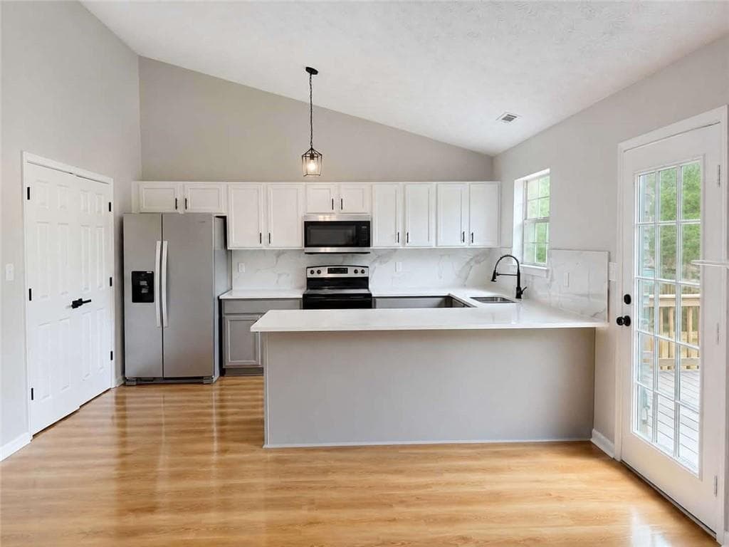5 bedroom, 3 bathroom, 2,336 sq ft single family residence under contract at 4031 Imperial Lane, Mcdonough, GA 30253 — photo 7