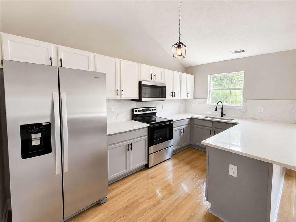 5 bedroom, 3 bathroom, 2,336 sq ft single family residence under contract at 4031 Imperial Lane, Mcdonough, GA 30253 — photo 9