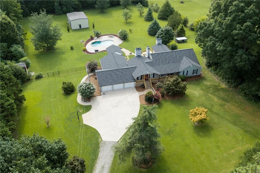 5 bedroom, 4 bathroom, 3,683 sq ft single family residence under contract at 3021 Old Lost Mountain Road, Powder Springs, GA 30127 — photo 2