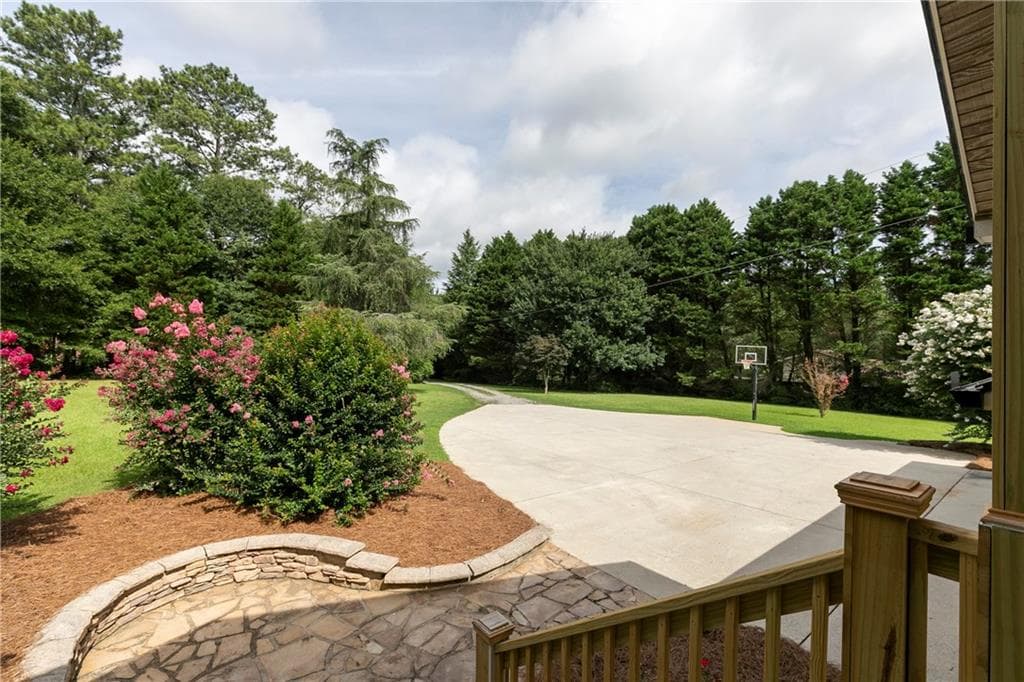 5 bedroom, 4 bathroom, 3,683 sq ft single family residence under contract at 3021 Old Lost Mountain Road, Powder Springs, GA 30127 — photo 5