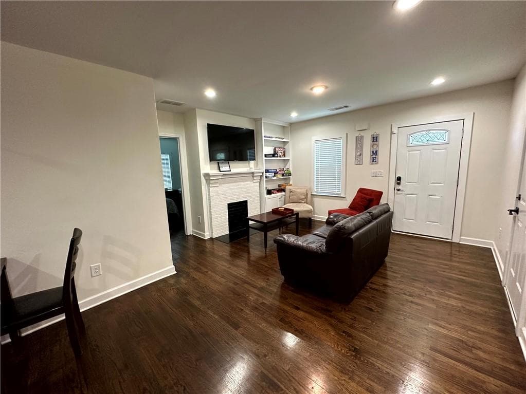 3 bedroom, 2 bathroom, 1,179 sq ft single family residence for sale at 1082 Mayson Turner Road, Atlanta, GA 30314 — photo 7