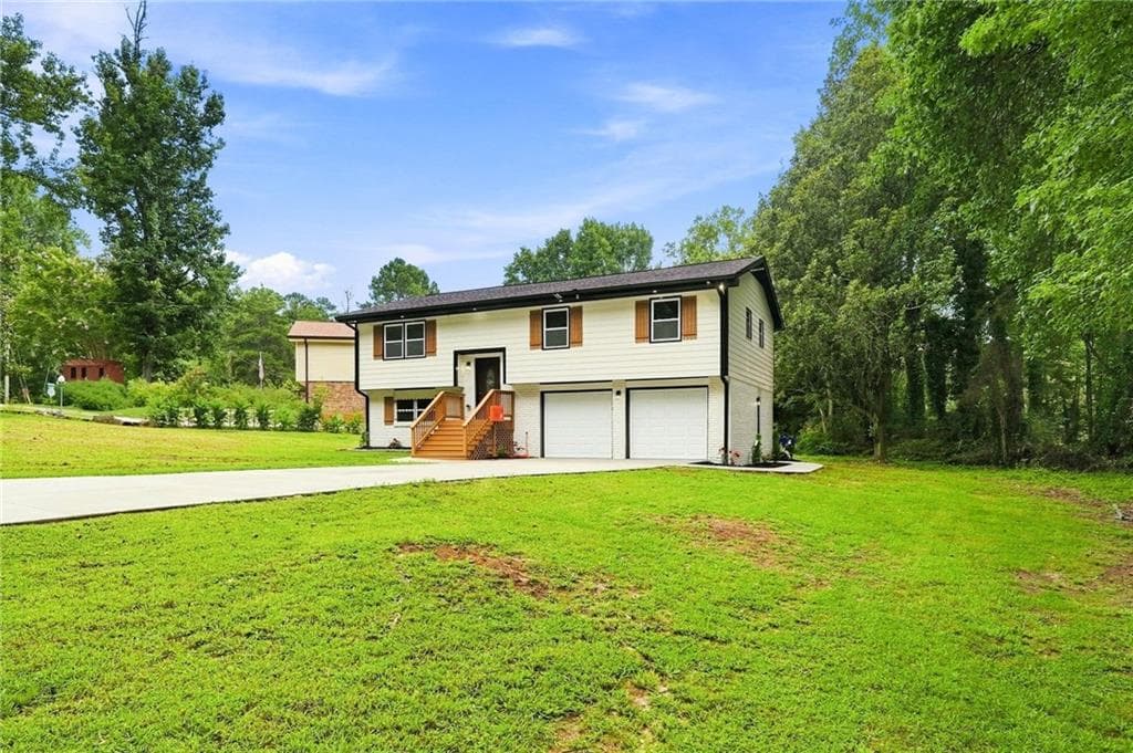 5 bedroom, 3 bathroom, 1,864 sq ft single family residence for sale at 5827 Christopher Lane, Lithonia, GA 30058 — photo 4
