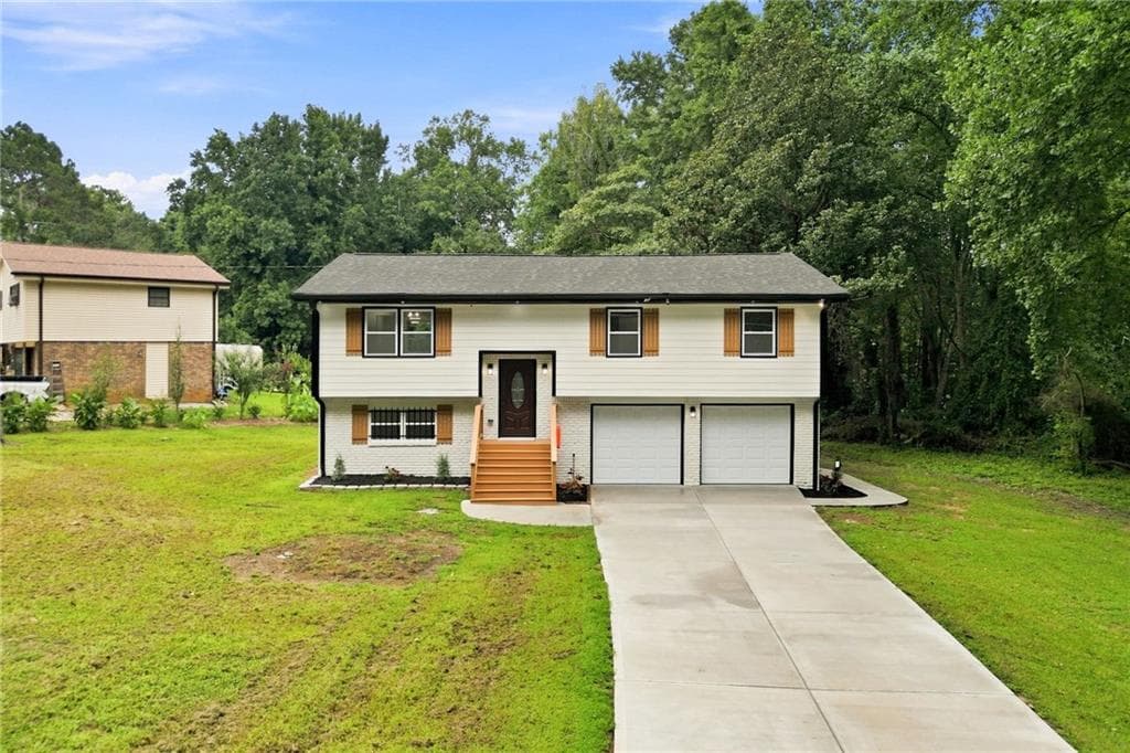 5 bedroom, 3 bathroom, 1,864 sq ft single family residence for sale at 5827 Christopher Lane, Lithonia, GA 30058 — photo 6