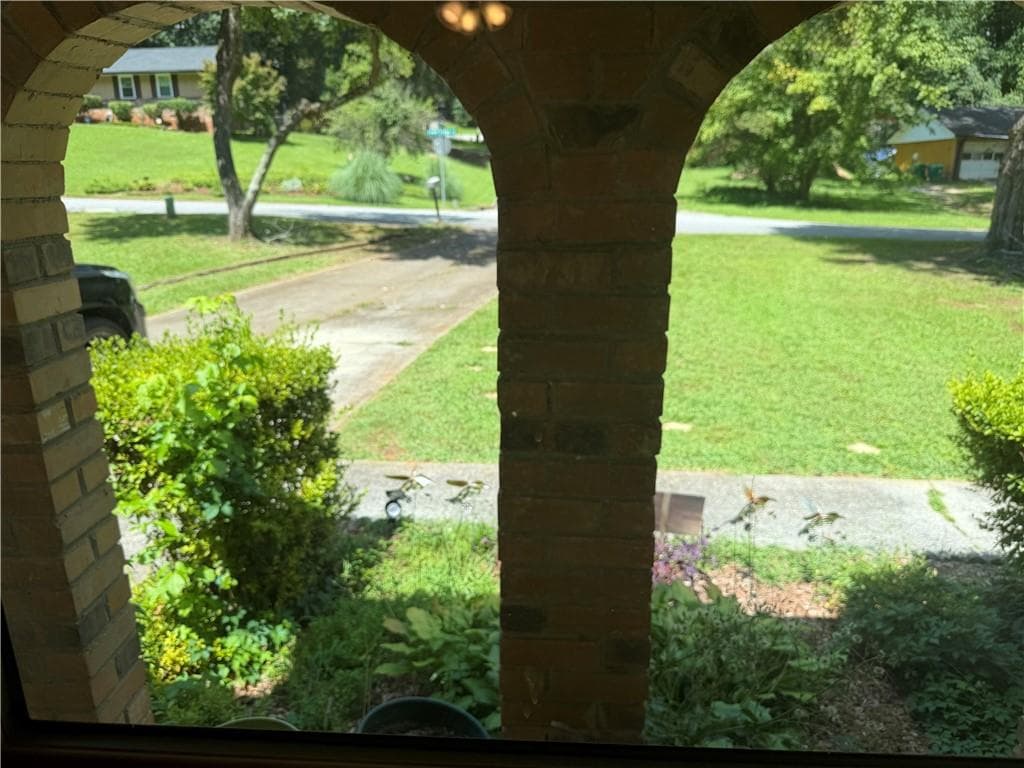 3 bedroom, 2 bathroom, 1,582 sq ft single family residence under contract at 4292 Cedar Ridge Trail, Stone Mountain, GA 30083 — photo 8