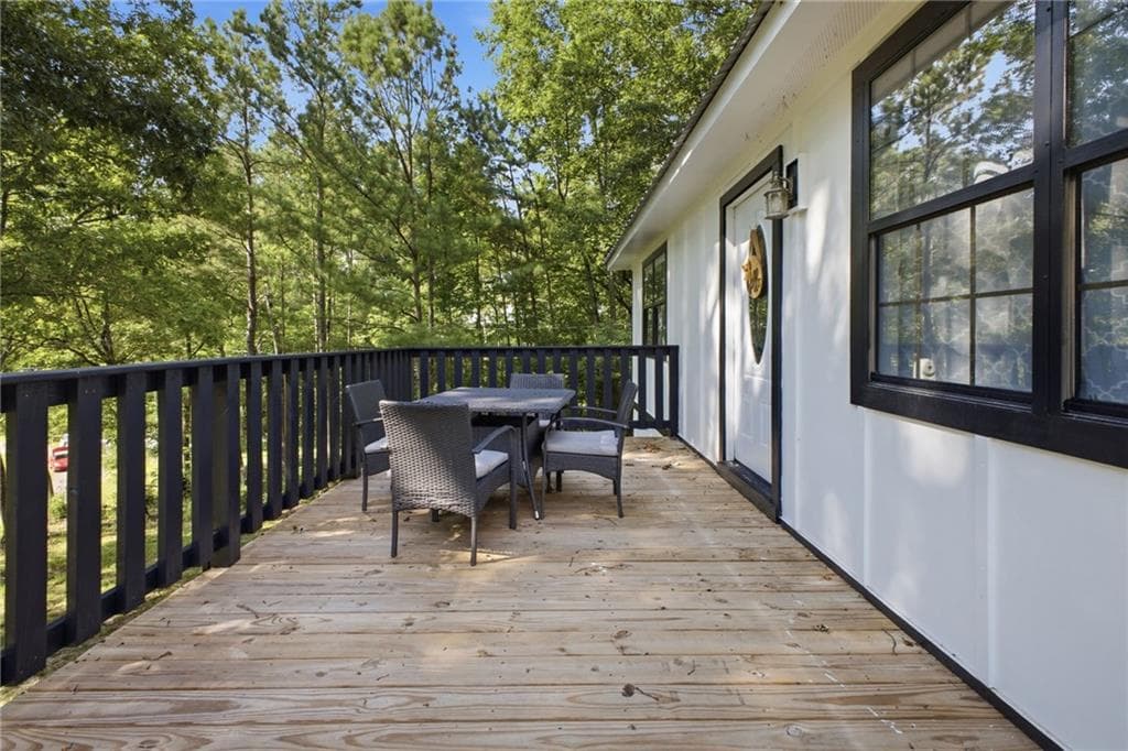 5 bedroom, 3 bathroom, 1,916 sq ft single family residence for sale at 379 Bozeman Road, White, GA 30184 — photo 2