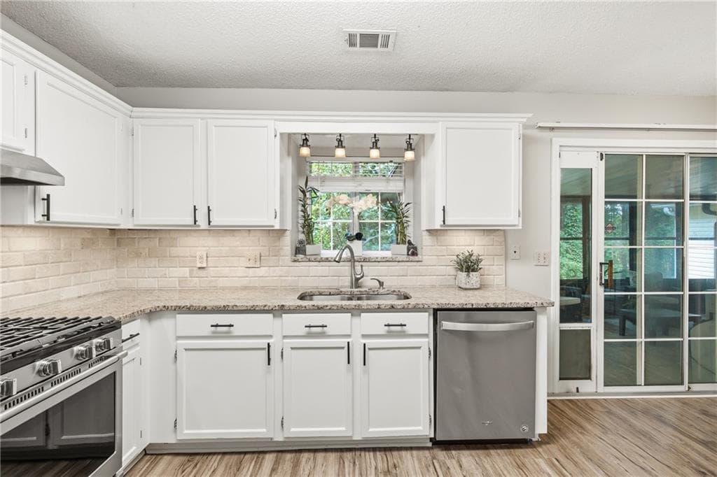 4 bedroom, 4 bathroom, 2,320 sq ft single family residence for sale at 4002 Baywatch Cove, Acworth, GA 30101 — photo 10