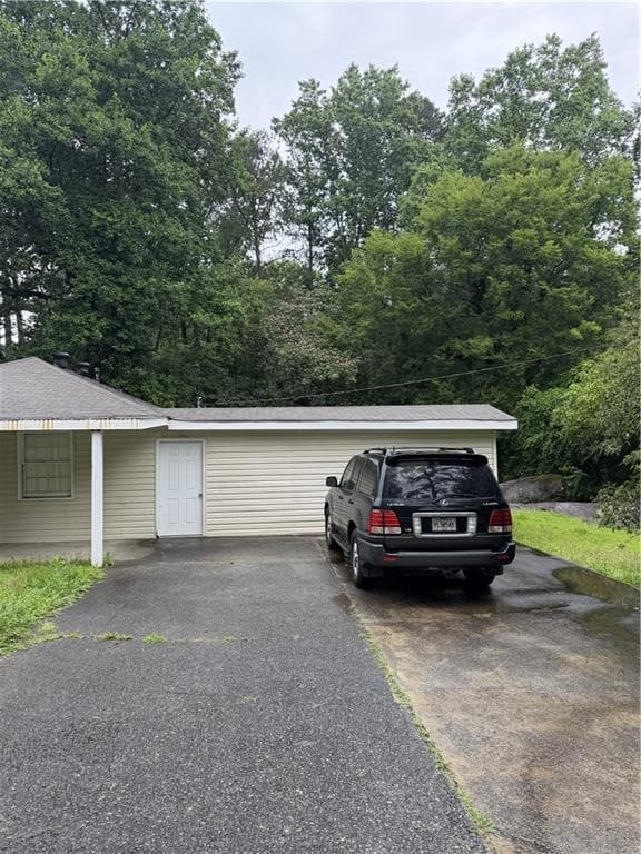 3 bedroom, 1 bathroom, 1,220 sq ft single family residence for sale at 2580 Burnt Hickory Road, Marietta, GA 30064 — photo 1 of 21