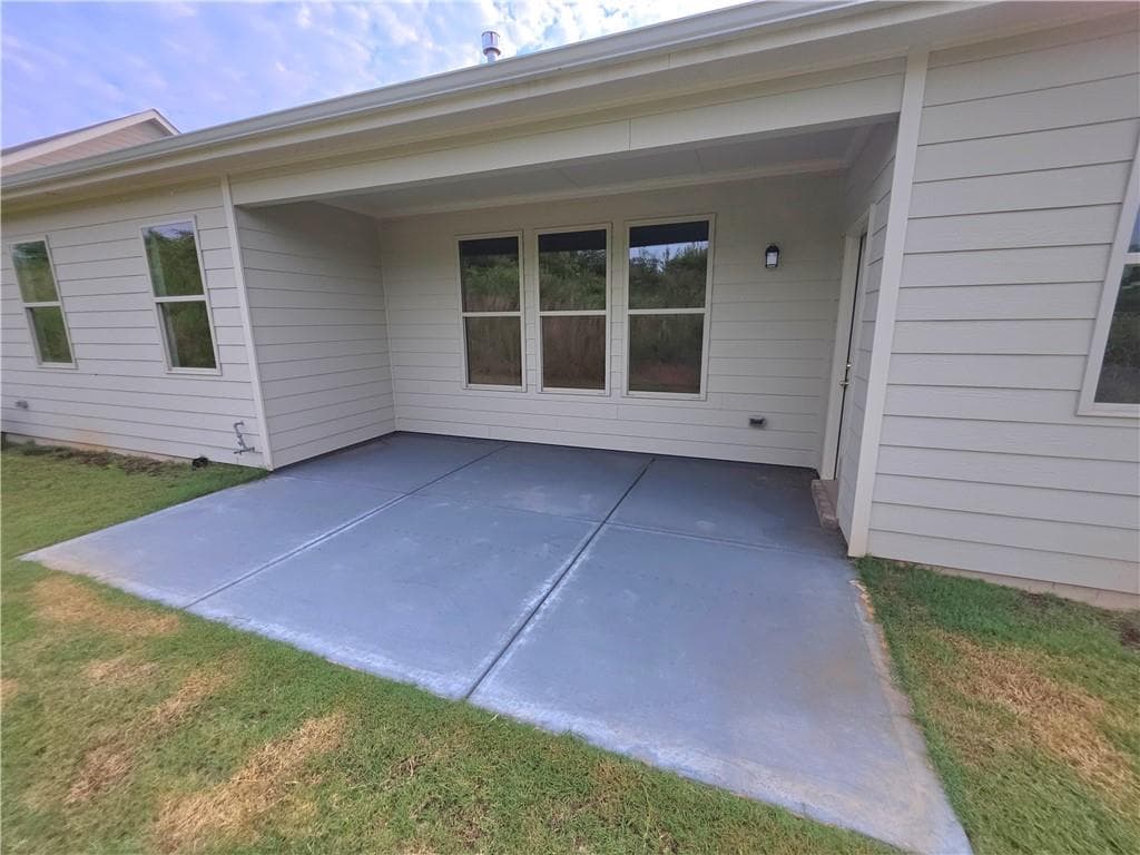 3 bedroom, 2 bathroom, 2,365 sq ft single family residence under contract at 1092 Sunny Valley Lane, Braselton, GA 30517 — photo 2