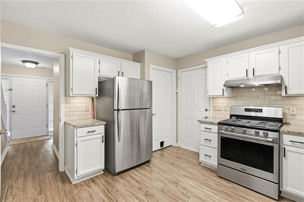 4 bedroom, 4 bathroom, 2,320 sq ft single family residence for sale at 4002 Baywatch Cove, Acworth, GA 30101 — photo 9