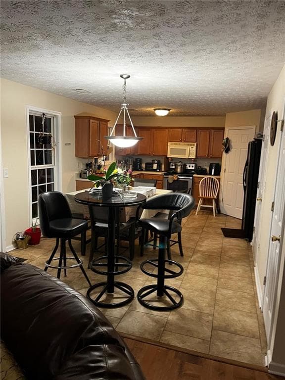 5 bedroom, 3 bathroom, 3,000 sq ft single family residence for sale at 895 Paper Creek Drive, Lawrenceville, GA 30046 — photo 4