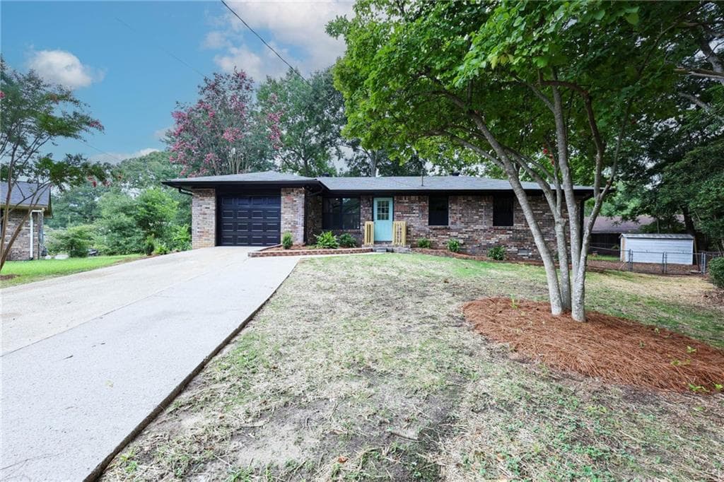 3 bedroom, 2 bathroom, 1,277 sq ft single family residence under contract at 2391 Prestige Valley Court, Morrow, GA 30260 — photo 3