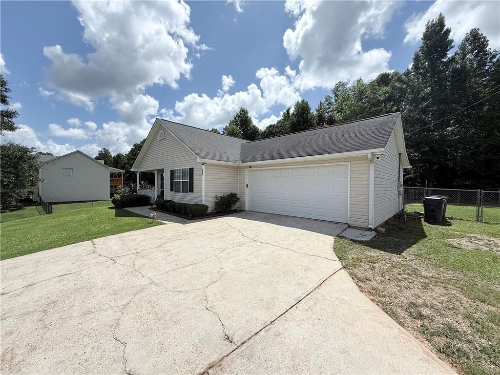 3 bedroom, 2 bathroom, 1,480 sq ft single family residence for sale at 120 Pleasant Hills Drive, Covington, GA 30016 — photo 4