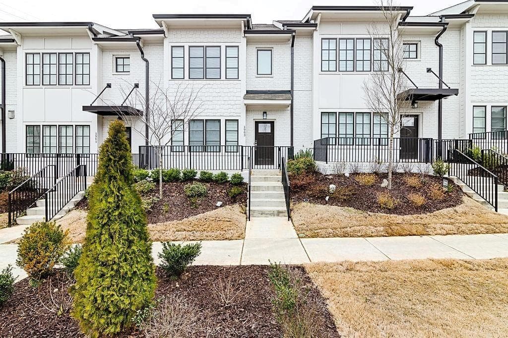 3 bedroom, 3 bathroom, 1,156 sq ft townhouse for rent at 1963 Summit Trace, Atlanta, GA 30318 for $2,795 a month — photo 1 of 35