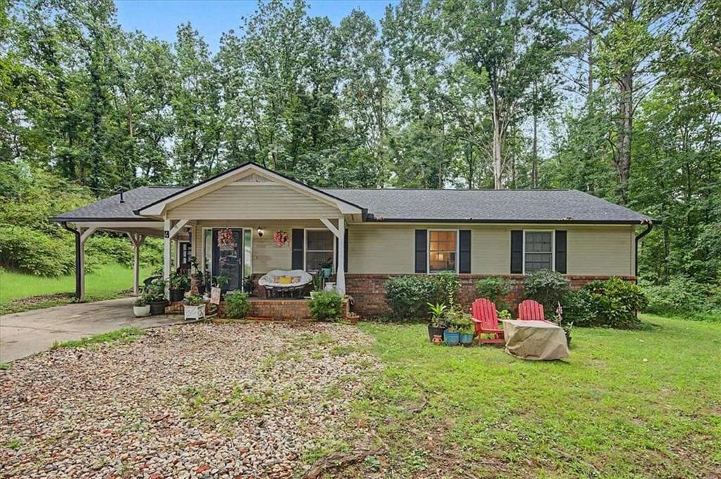 3 bedroom, 2 bathroom, 1,217 sq ft single family residence under contract at 4 Shadowood Court, Silver Creek, GA 30173