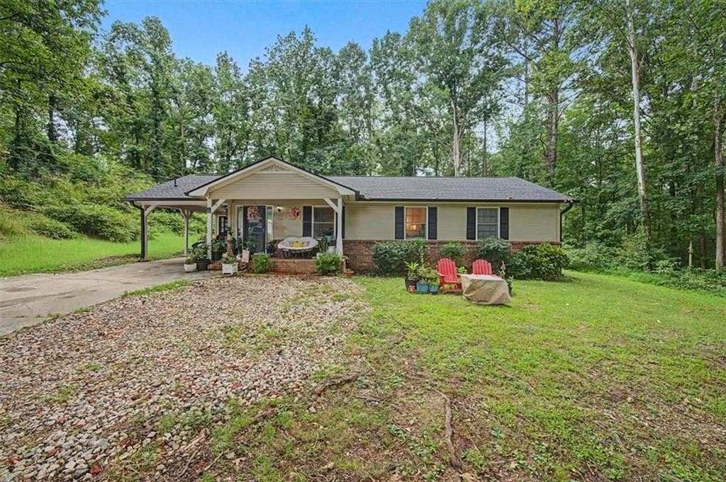 3 bedroom, 2 bathroom, 1,217 sq ft single family residence under contract at 4 Shadowood Court, Silver Creek, GA 30173 — photo 2