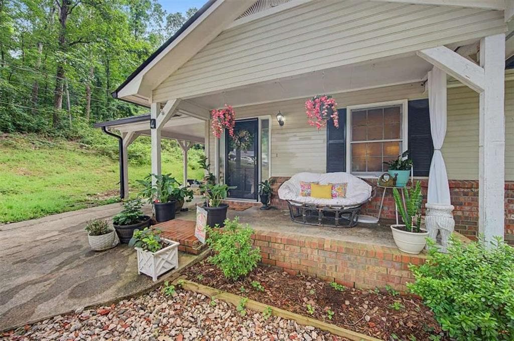 3 bedroom, 2 bathroom, 1,217 sq ft single family residence under contract at 4 Shadowood Court, Silver Creek, GA 30173 — photo 6