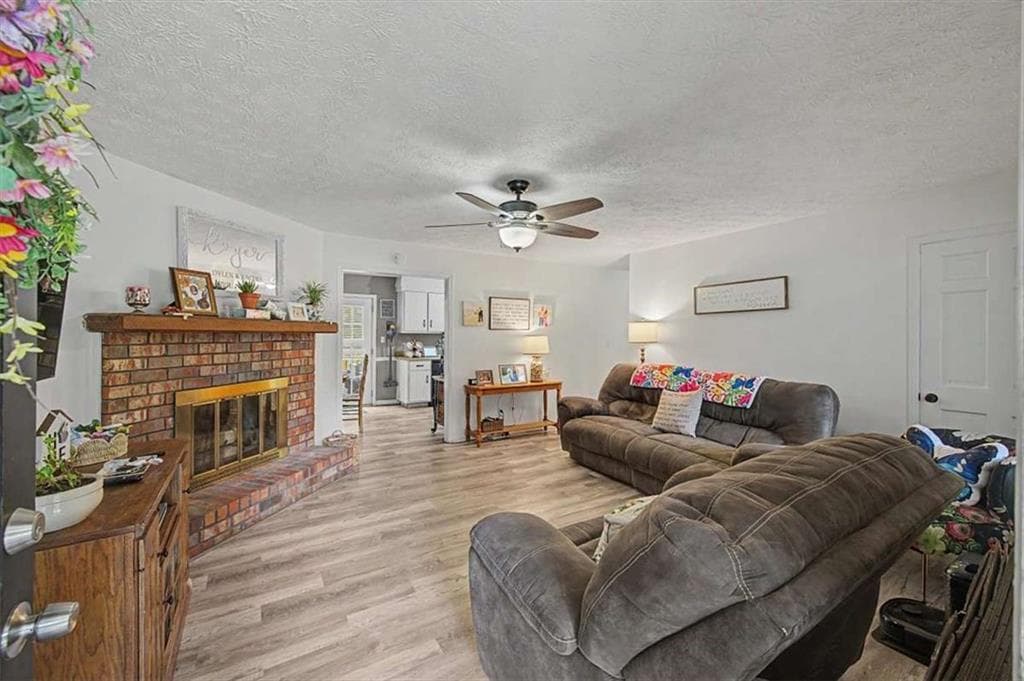 3 bedroom, 2 bathroom, 1,217 sq ft single family residence under contract at 4 Shadowood Court, Silver Creek, GA 30173 — photo 8