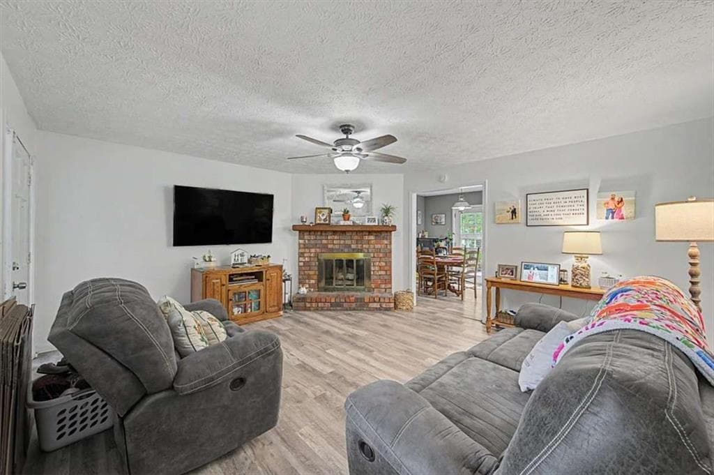 3 bedroom, 2 bathroom, 1,217 sq ft single family residence under contract at 4 Shadowood Court, Silver Creek, GA 30173 — photo 9