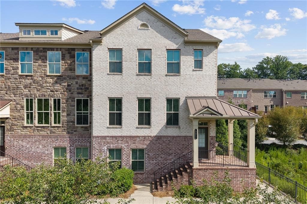 4 bedroom, 4 bathroom, 2,256 sq ft townhouse for rent at 331 Northaven Avenue, Suwanee, GA 30024 for $2,800 a month — photo 1 of 62