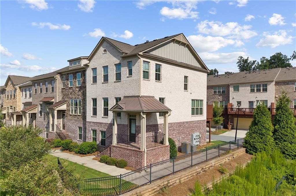 4 bedroom, 4 bathroom, 2,256 sq ft townhouse for rent at 331 Northaven Avenue, Suwanee, GA 30024 for $2,800 a month — photo 2