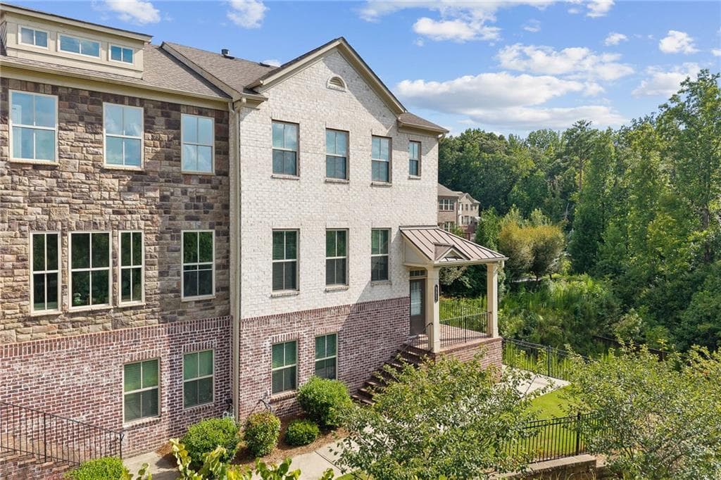 4 bedroom, 4 bathroom, 2,256 sq ft townhouse for rent at 331 Northaven Avenue, Suwanee, GA 30024 for $2,800 a month — photo 3
